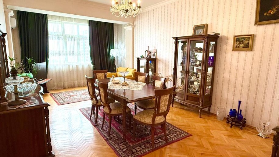 Satılır 4 otaqlı yeni tikili, 150 m², Elmlər Akademiyası m.-1