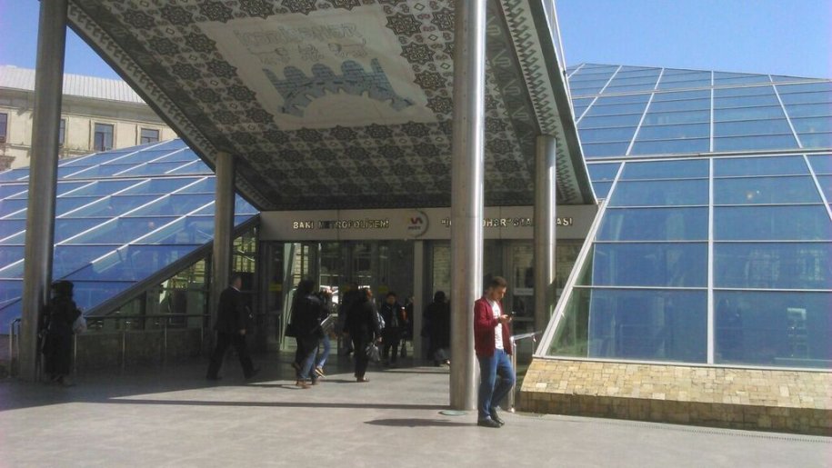 Satılır 3 otaqlı köhnə tikili, 70 m², İçərişəhər m.-17