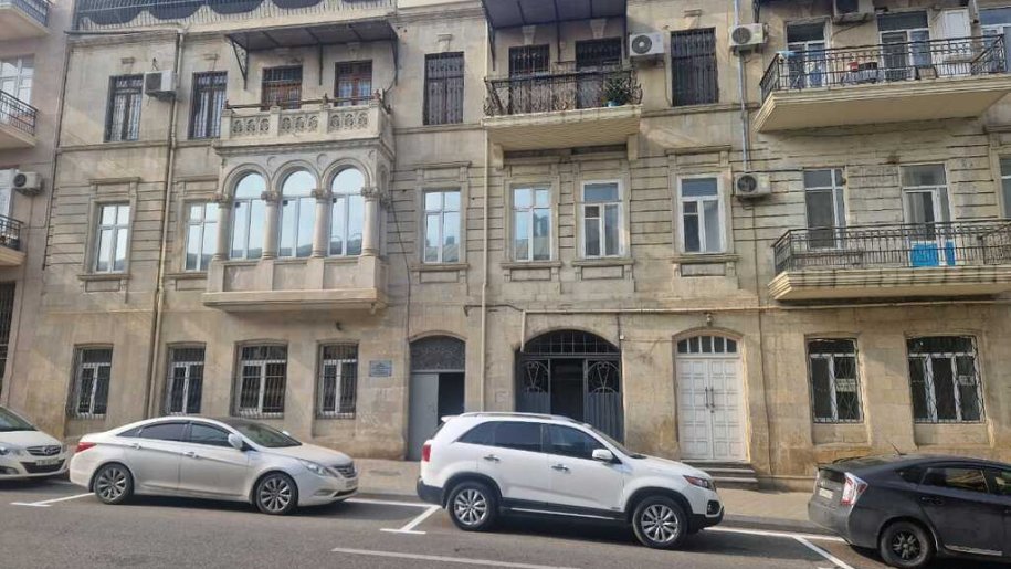 Satılır 3 otaqlı köhnə tikili, 70 m², İçərişəhər m.-18