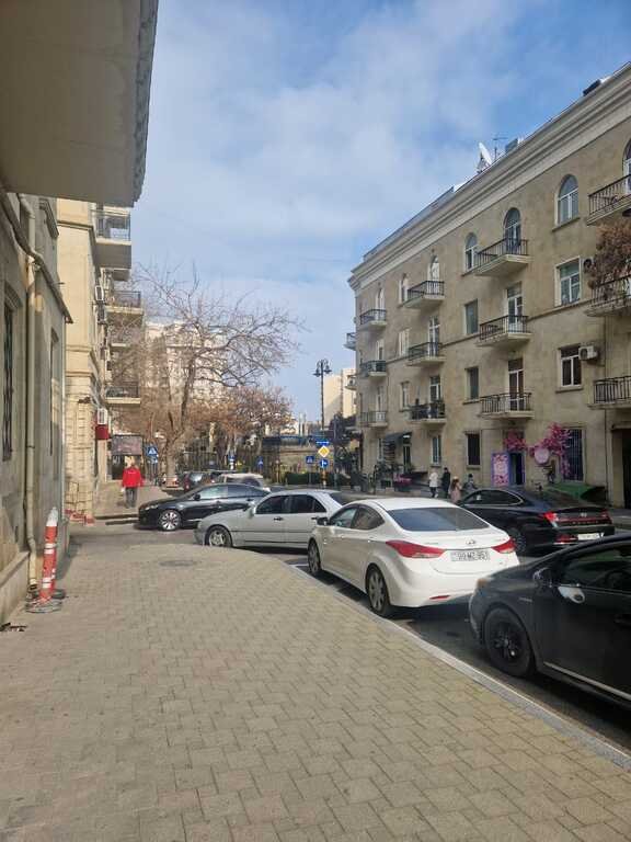 Satılır 3 otaqlı köhnə tikili, 70 m², İçərişəhər m.-19