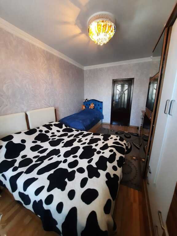 Satılır 4 otaqlı köhnə tikili, 100 m², Xalqlar dostluğu m.-5