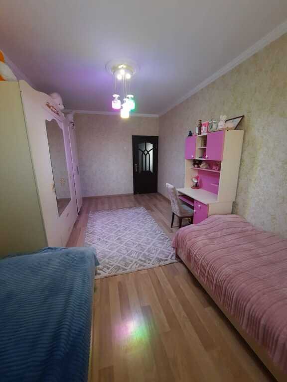 Satılır 4 otaqlı köhnə tikili, 100 m², Xalqlar dostluğu m.-8