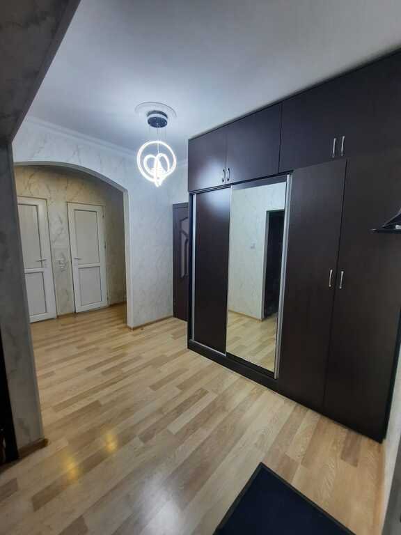 Satılır 4 otaqlı köhnə tikili, 100 m², Xalqlar dostluğu m.-17