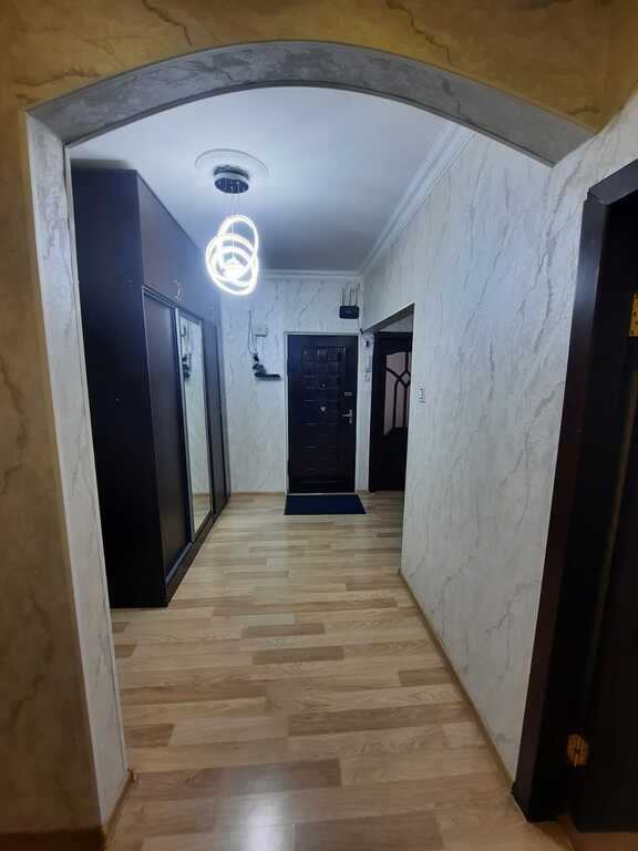 Satılır 4 otaqlı köhnə tikili, 100 m², Xalqlar dostluğu m.-18
