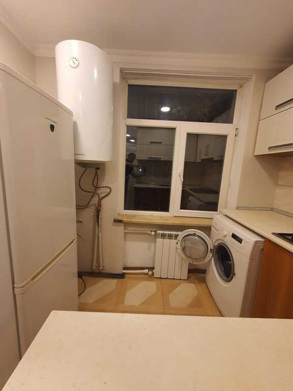 Satılır 1 otaqlı köhnə tikili, 50 m², Elmlər Akademiyası m.-2