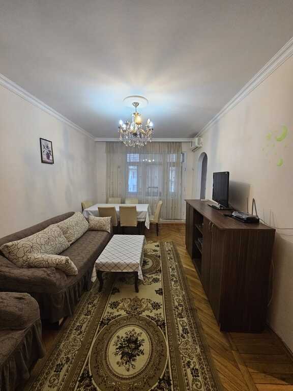 Kirayə verilir 2 otaqlı köhnə tikili, 60 m², Memar Əcəmi m.-1
