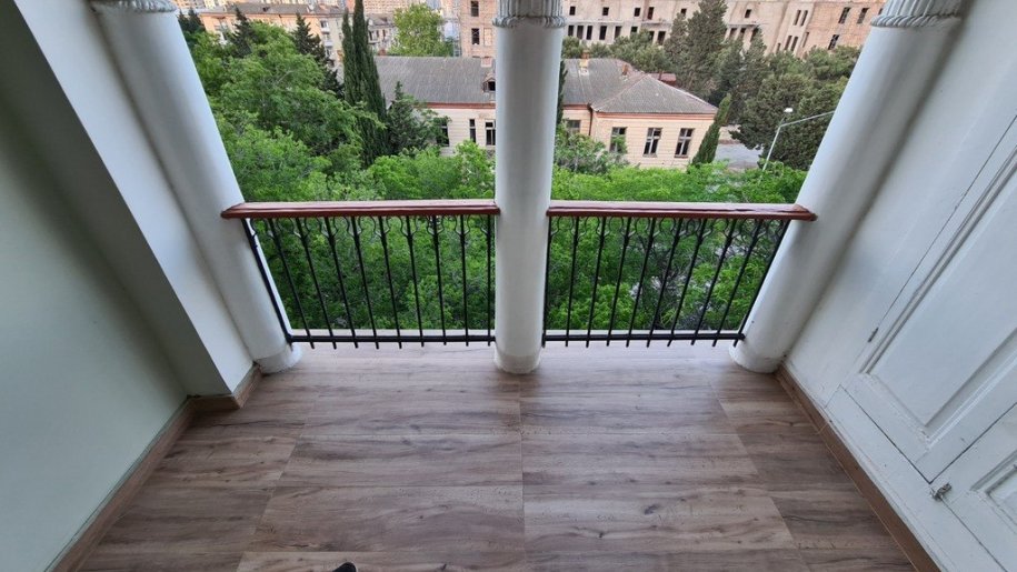 Satılır 5 otaqlı köhnə tikili, 200 m², Elmlər Akademiyası m.-2