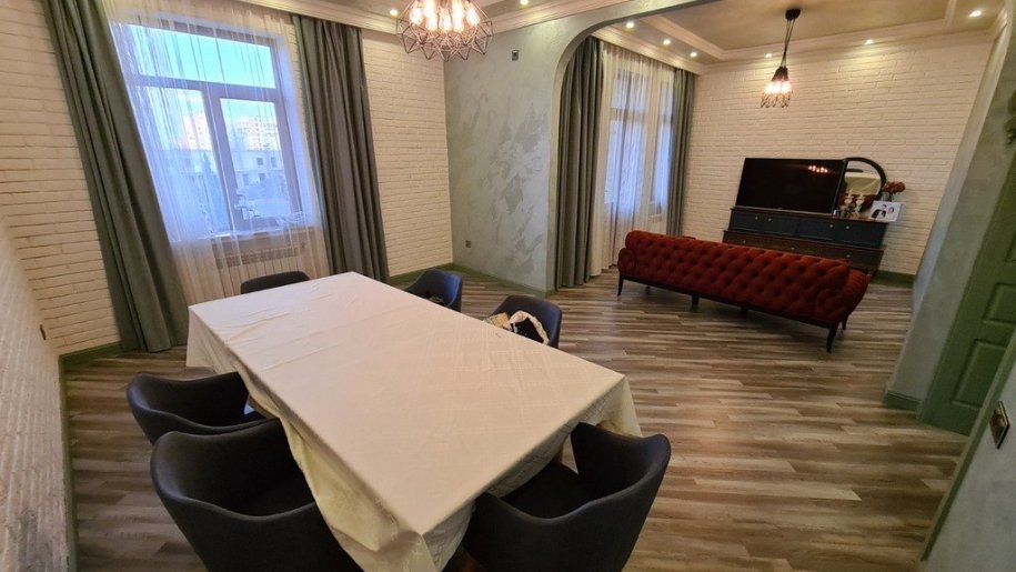 Satılır 5 otaqlı köhnə tikili, 200 m², Elmlər Akademiyası m.-8