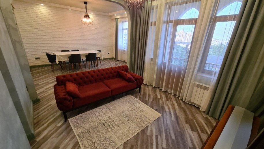 Satılır 5 otaqlı köhnə tikili, 200 m², Elmlər Akademiyası m.-12