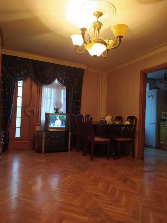 Kirayə verilir 2 otaqlı köhnə tikili, 55 m², Elmlər Akademiyası m.-1