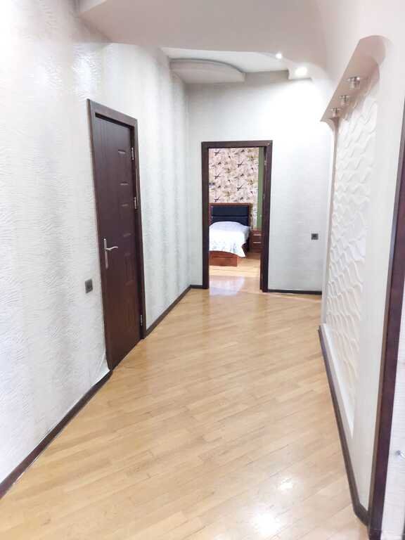 Satılır 3 otaqlı yeni tikili, 125 m², İnşaatçılar m.-6