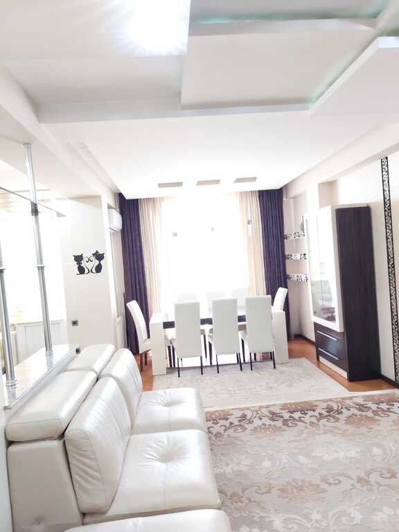 Satılır 3 otaqlı yeni tikili, 125 m², İnşaatçılar m.-17