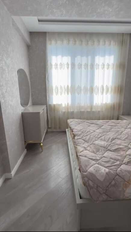 Kirayə verilir 3 otaqlı yeni tikili, 120 m², 28 May m.-4