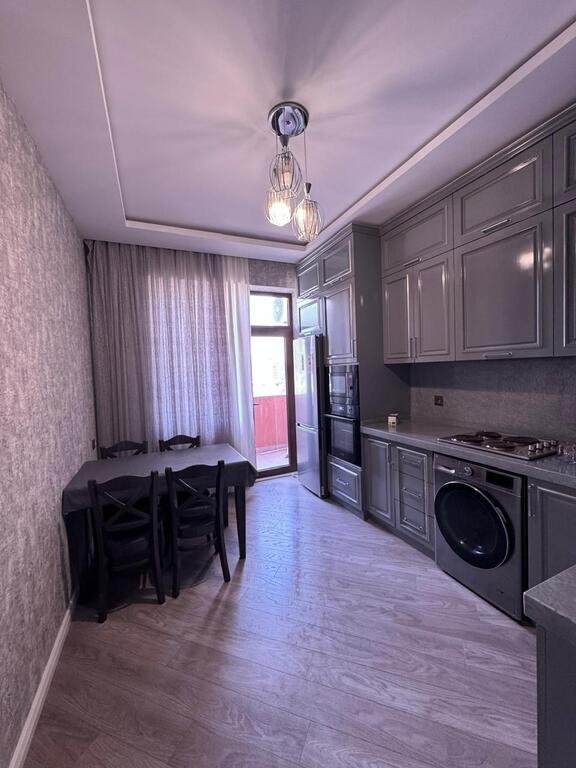 Kirayə verilir 3 otaqlı yeni tikili, 120 m², 28 May m.-7