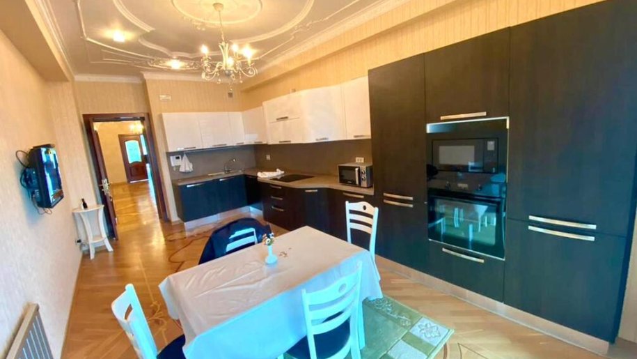 Satılır 3 otaqlı yeni tikili, 220 m², Xətai m.-12