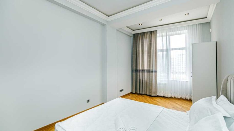 Kirayə verilir 4 otaqlı yeni tikili, 204 m², 28 May m.-3