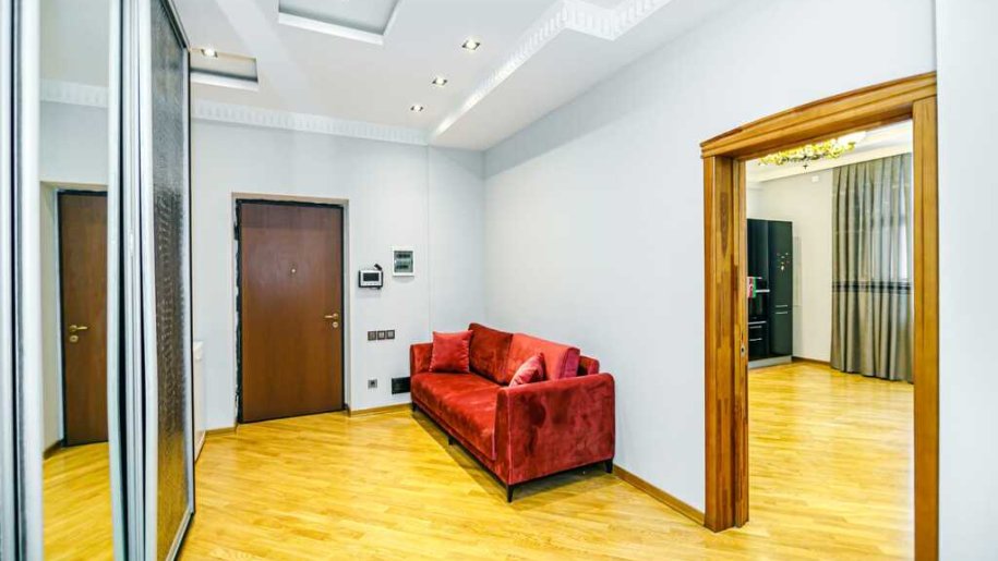 Kirayə verilir 4 otaqlı yeni tikili, 204 m², 28 May m.-4