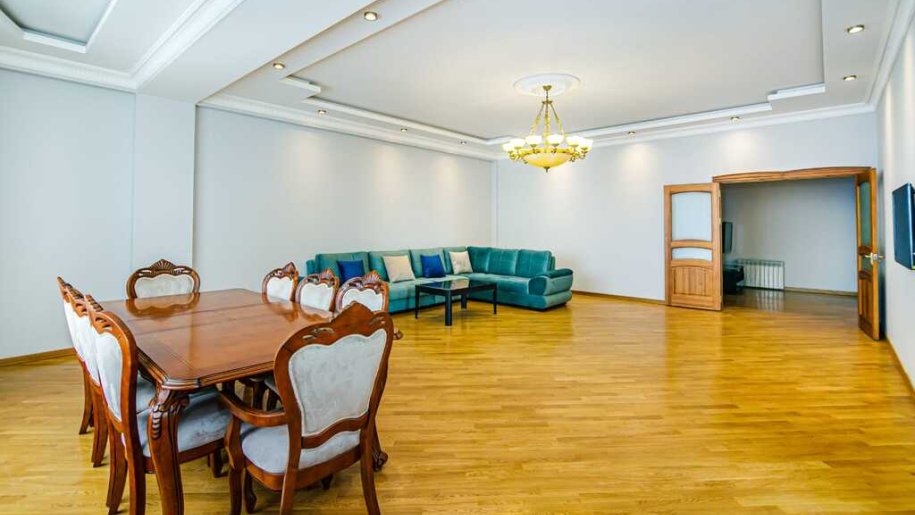 Kirayə verilir 4 otaqlı yeni tikili, 204 m², 28 May m.-8