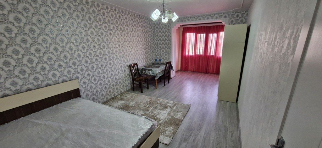 Satılır 1 otaqlı köhnə tikili, 30 m², İnşaatçılar m.-1