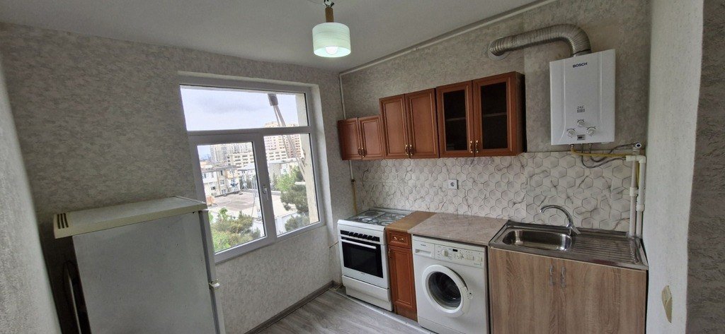 Satılır 1 otaqlı köhnə tikili, 30 m², İnşaatçılar m.-3