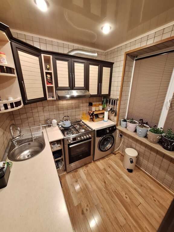 Satılır 3 otaqlı köhnə tikili, 75 m², İnşaatçılar m.-11