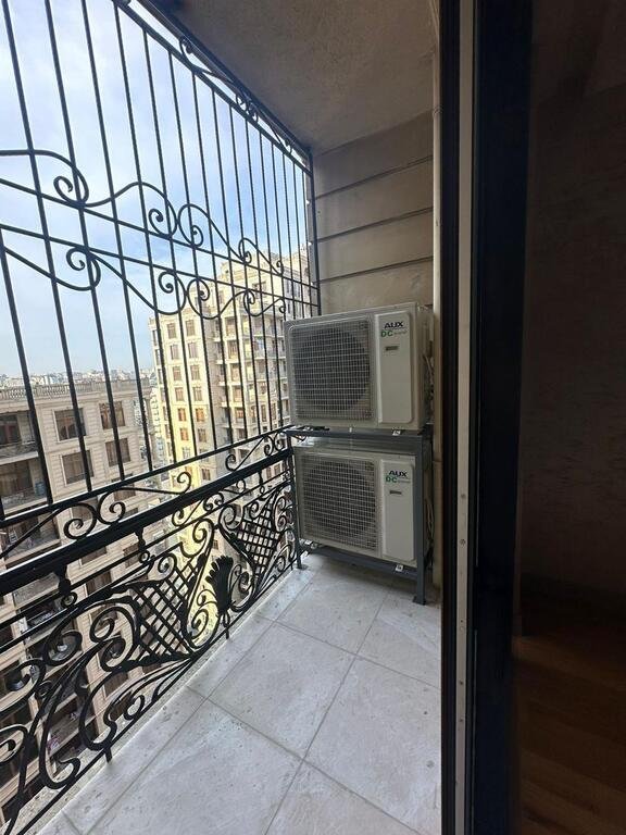Kirayə verilir 3 otaqlı yeni tikili, 170 m², 28 May m.-19