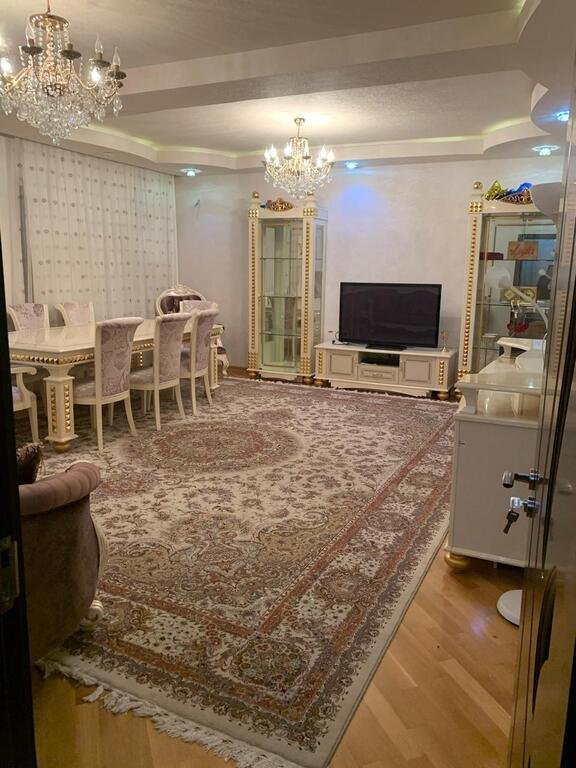 Satılır 4 otaqlı köhnə tikili, 115 m², Azadlıq Prospekti m.-1