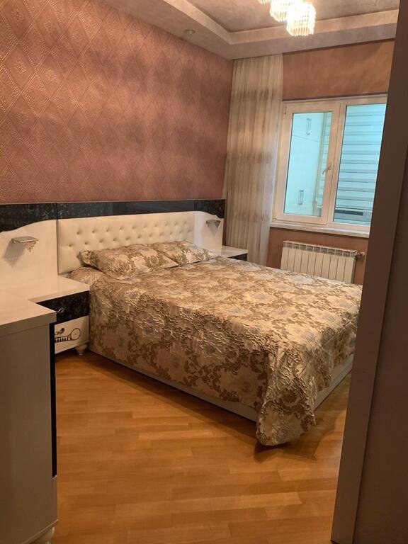 Satılır 4 otaqlı köhnə tikili, 115 m², Azadlıq Prospekti m.-4