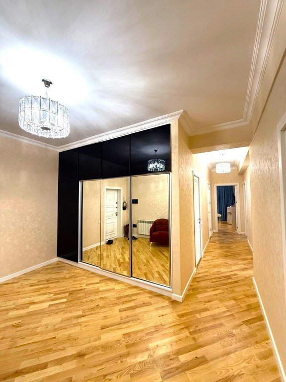 Satılır 3 otaqlı yeni tikili, 130 m², Elmlər Akademiyası m.-11