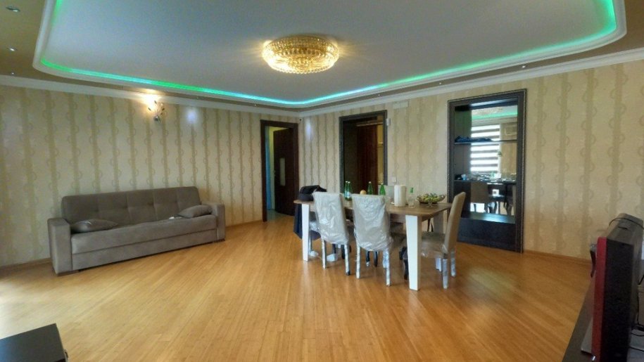 Kirayə verilir 3 otaqlı köhnə tikili, 102 m², İçərişəhər m.-4