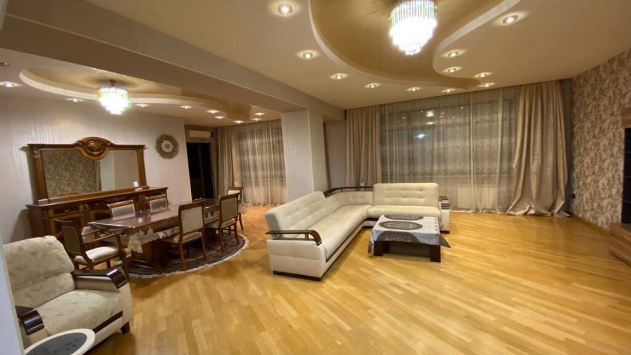Satılır 4 otaqlı yeni tikili, 190 m², Gənclik m.-1