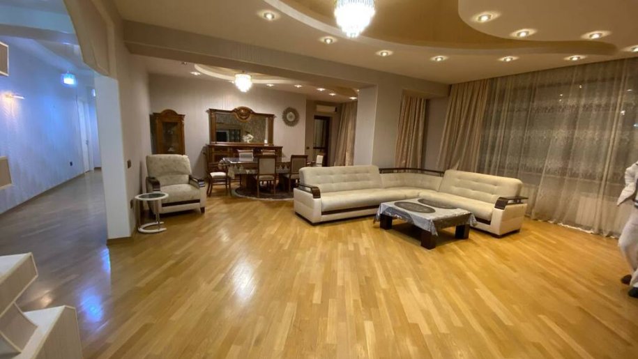 Satılır 4 otaqlı yeni tikili, 190 m², Gənclik m.-5