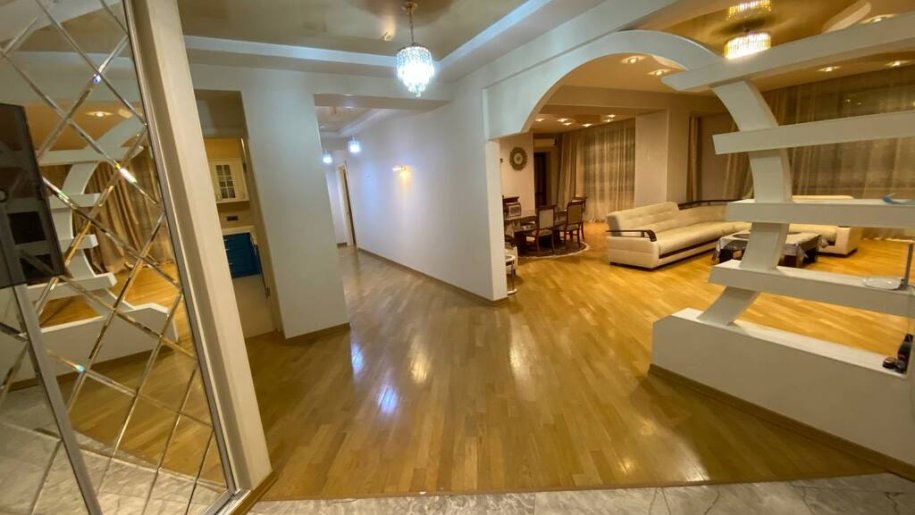 Satılır 4 otaqlı yeni tikili, 190 m², Gənclik m.-6