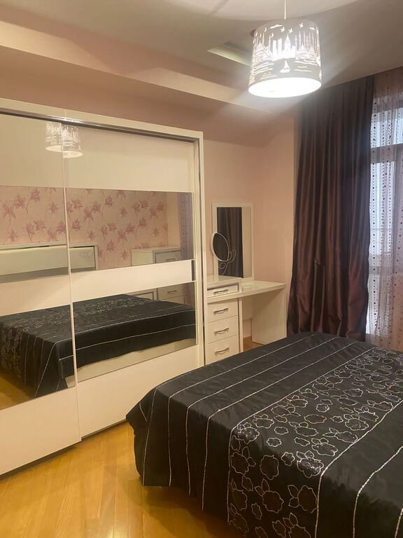 Satılır 4 otaqlı yeni tikili, 190 m², Gənclik m.-8