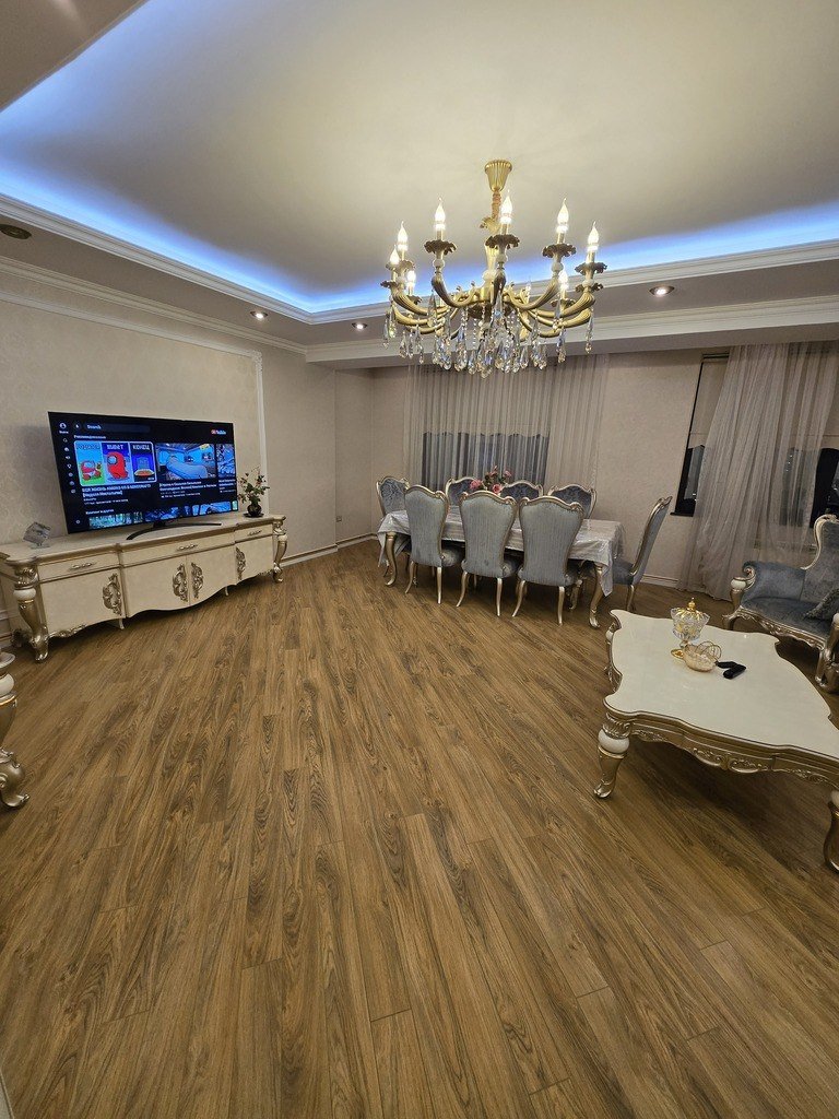 Satılır 4 otaqlı yeni tikili, 178 m², İnşaatçılar m.-2