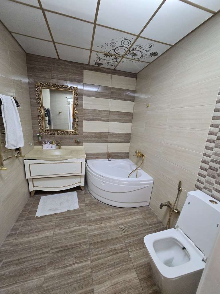 Satılır 4 otaqlı yeni tikili, 178 m², İnşaatçılar m.-10