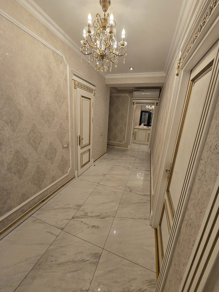 Satılır 4 otaqlı yeni tikili, 178 m², İnşaatçılar m.-12