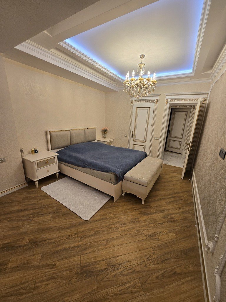 Satılır 4 otaqlı yeni tikili, 178 m², İnşaatçılar m.-13