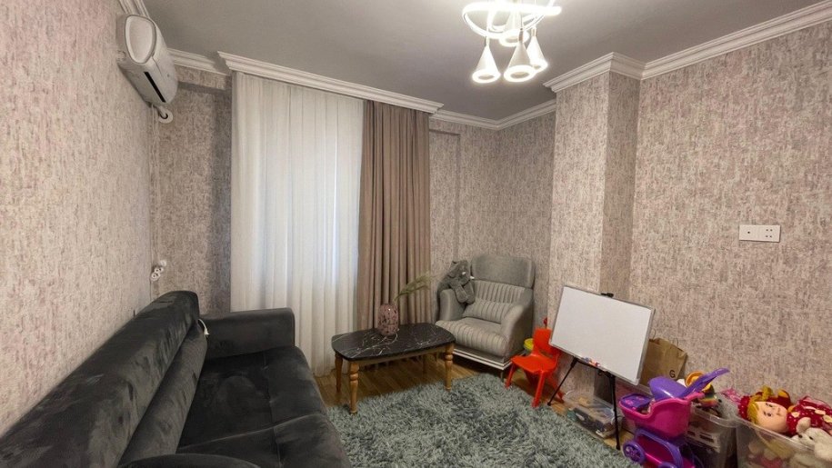 Satılır 2 otaqlı köhnə tikili, 65 m², Elmlər Akademiyası m.-1
