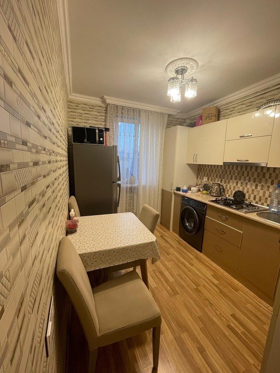 Satılır 2 otaqlı köhnə tikili, 65 m², Elmlər Akademiyası m.-2