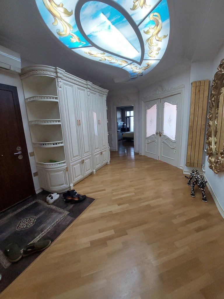Satılır 4 otaqlı yeni tikili, 185 m², 8 noyabr-9