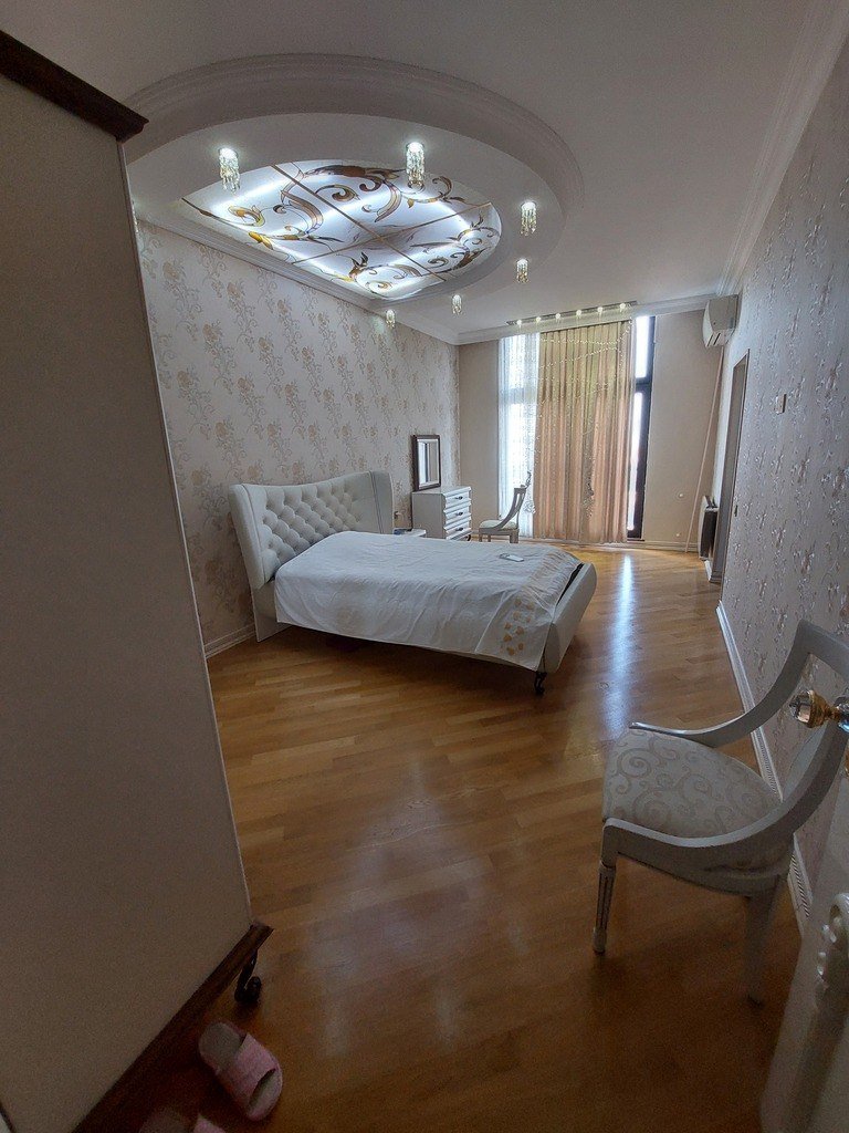 Satılır 4 otaqlı yeni tikili, 185 m², 8 noyabr-12
