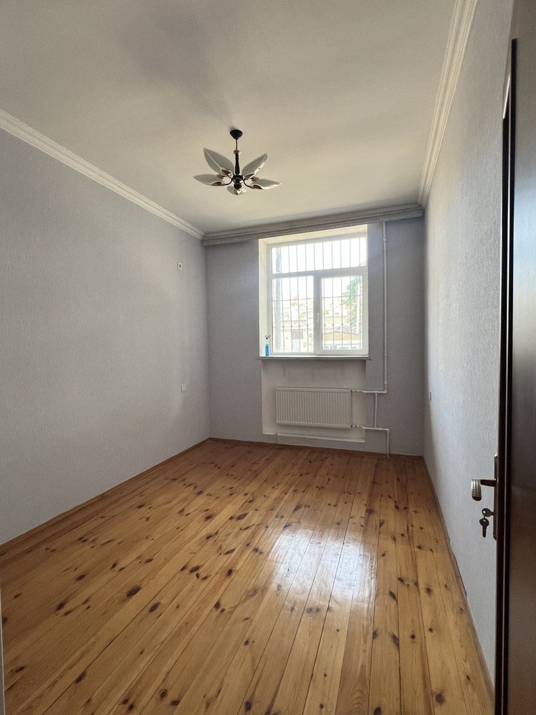 Satılır 3 otaqlı köhnə tikili, 65 m², Azadlıq Prospekti m.-3