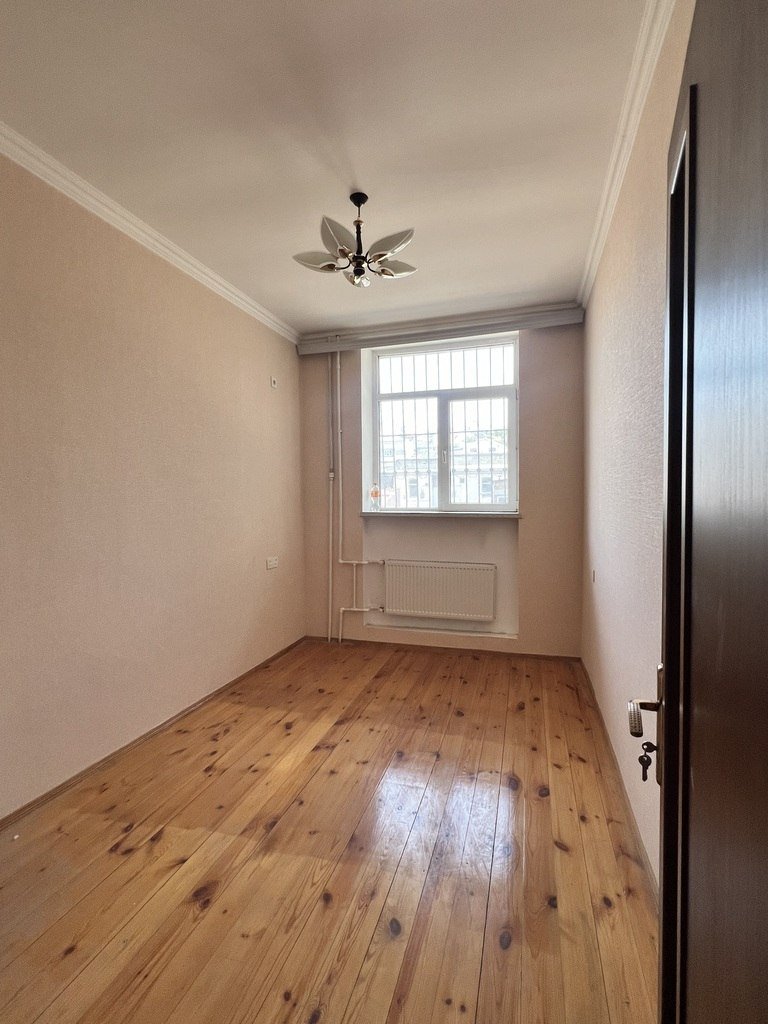 Satılır 3 otaqlı köhnə tikili, 65 m², Azadlıq Prospekti m.-4
