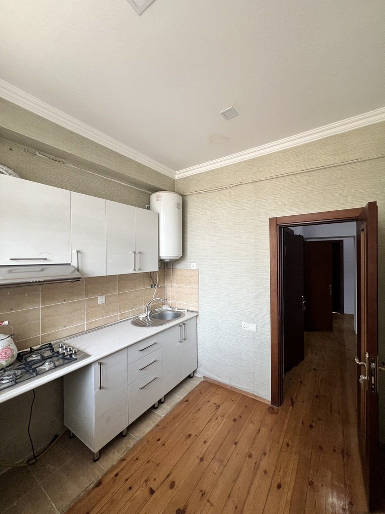 Satılır 3 otaqlı köhnə tikili, 65 m², Azadlıq Prospekti m.-10