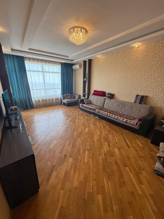 Satılır 2 otaqlı yeni tikili, 70 m², İnşaatçılar m.-1