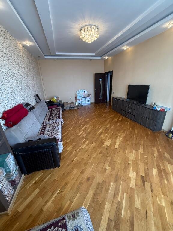 Satılır 2 otaqlı yeni tikili, 70 m², İnşaatçılar m.-3