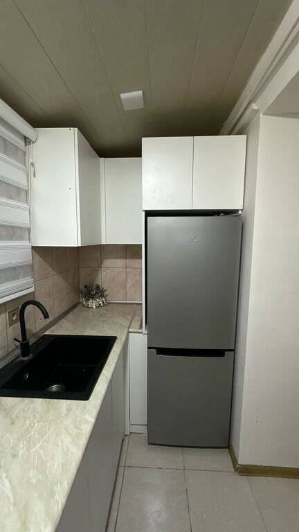 Kirayə verilir 2 otaqlı köhnə tikili, 50 m², 20 Yanvar m.-5