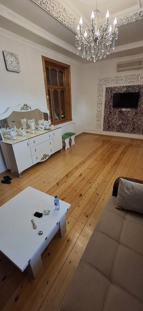 Kirayə verilir 4 otaqlı köhnə tikili, 120 m², Gəncə-4