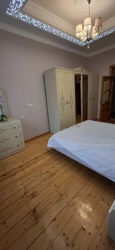 Kirayə verilir 4 otaqlı köhnə tikili, 120 m², Gəncə-7